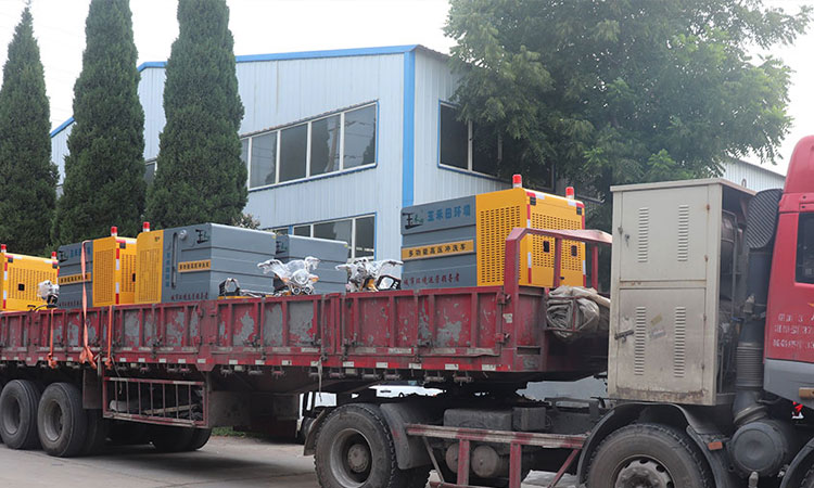 三輪高壓沖洗車發貨現場 小區高壓沖洗車