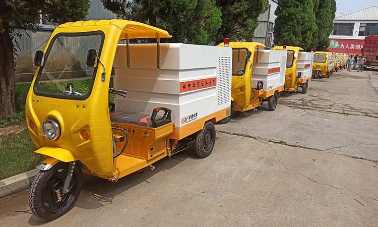 環衛公司三輪多功能高壓清洗車發貨現場