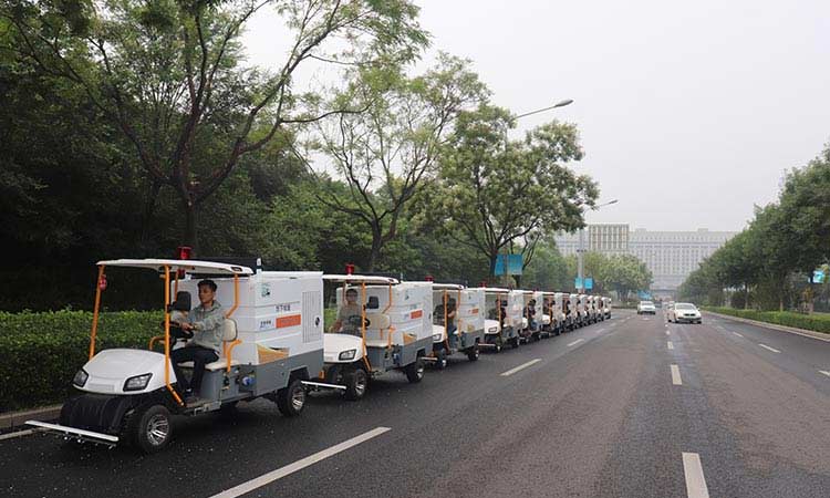 電動四輪高壓清洗車白天交車現場 人行道高壓清洗車