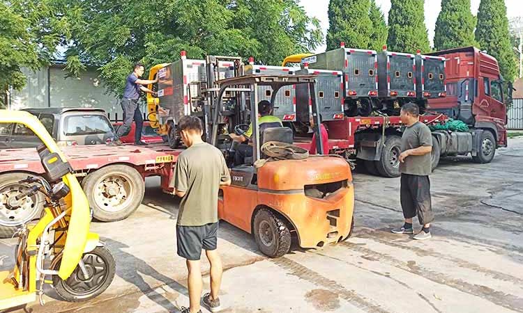 可定制環衛三輪高壓清洗車發車現場