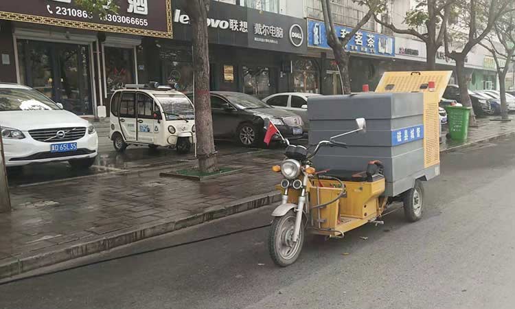 電動高壓清洗車道路清洗作業(yè) 小型高壓清洗車