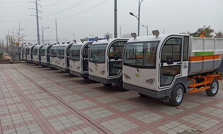 南方環(huán)衛(wèi)公司訂購(gòu)四輪電動(dòng)垃圾清運(yùn)車(chē)