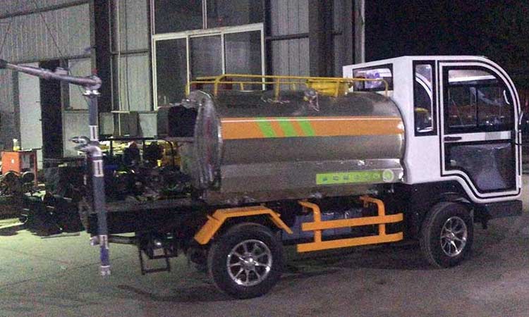 四輪灑水車功能測(cè)試 小型電動(dòng)灑水車