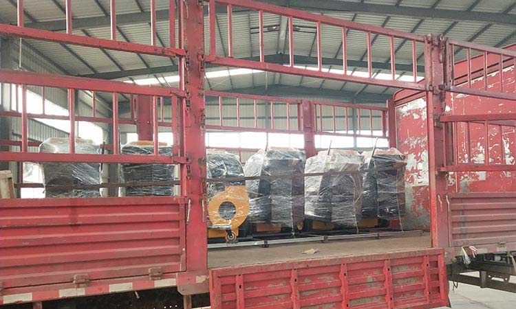 秋風掃落葉，環衛很辛苦，小型吸葉機神助攻