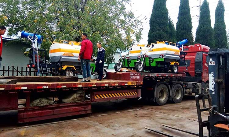 小型電動(dòng)灑水車(chē)