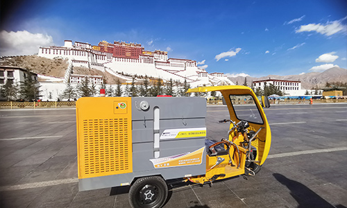 西藏拉薩市購進多功能三輪高壓清洗車讓布達拉宮周邊道路環境治理進入機械化時代