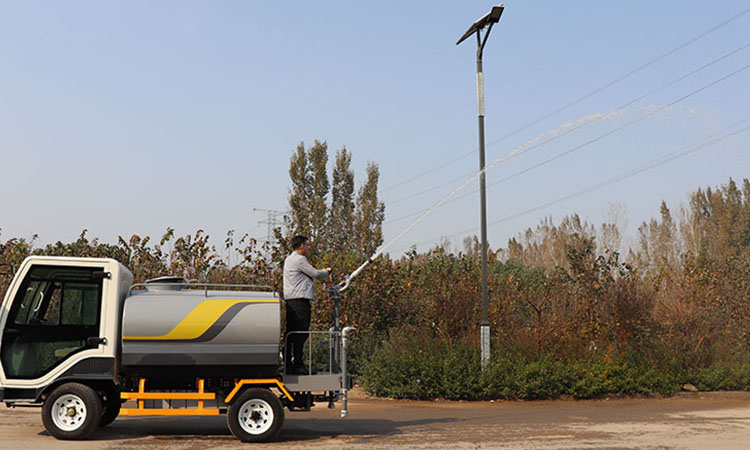 濟(jì)南百易灑水車