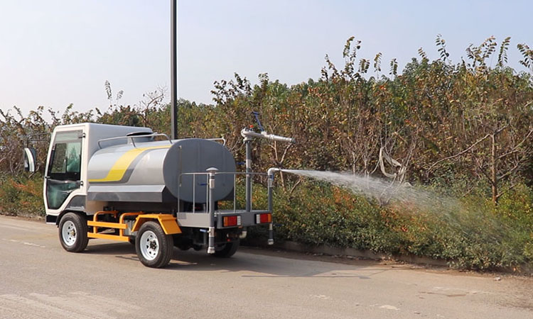 百易環保灑水車