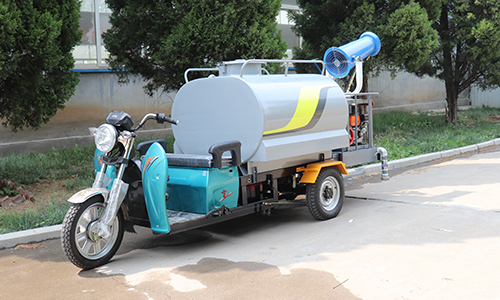 三輪霧炮灑水車，工業園區抑塵好幫手