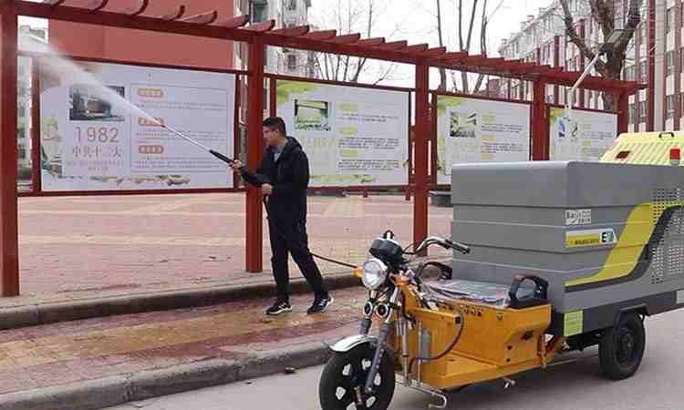 多功能高壓清洗車可以用于小區環境清潔
