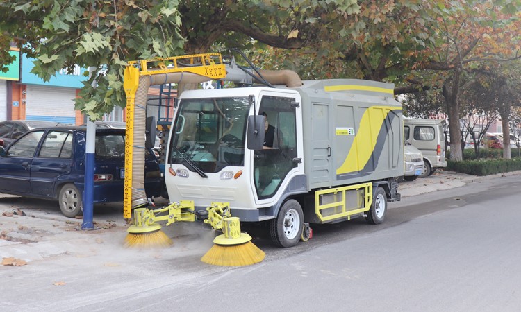 落葉清掃車的是怎樣快速收集落葉的？