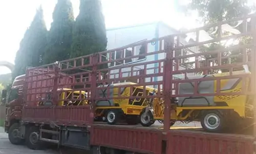 近日多臺小區高壓清洗車已裝車發貨