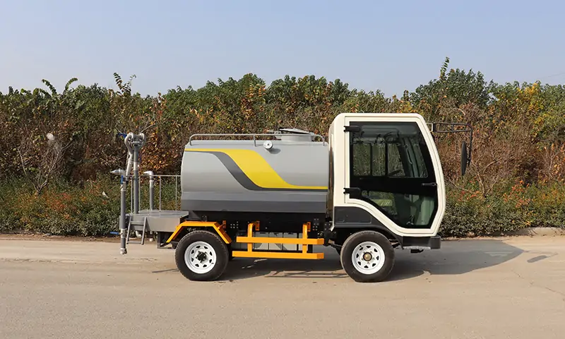 四輪多功能灑水車—狹窄路段、背街小巷道路養護專用車輛