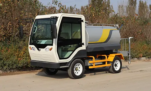 如何解決環衛車輛無法進入小區消毒抑塵的問題？今天，介紹一款可解決此問題的小型灑水抑塵車！