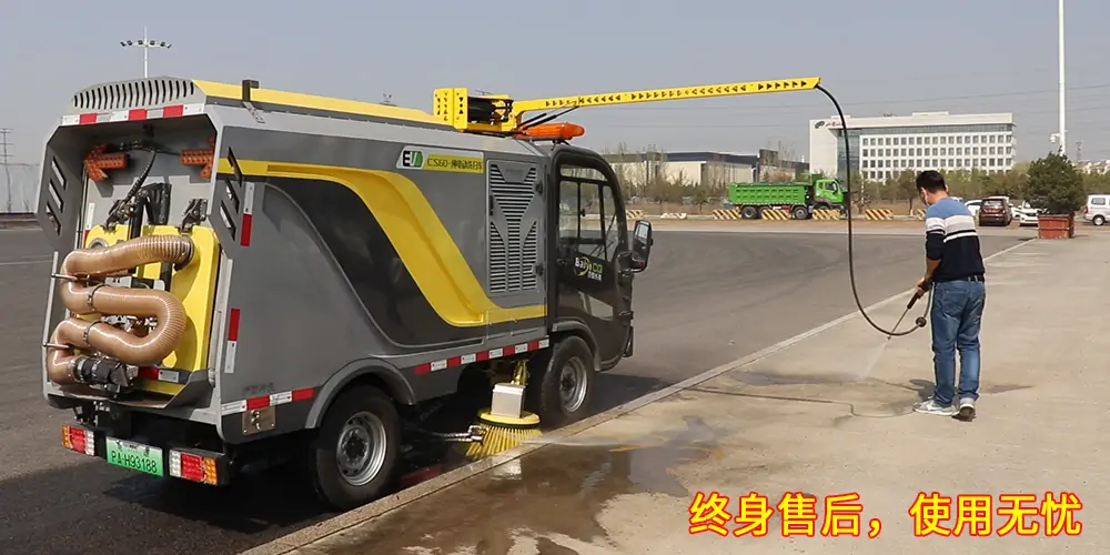道路洗掃車，路面污漬清潔“專家”_電動洗掃車_環(huán)衛(wèi)洗掃車_小型洗掃車