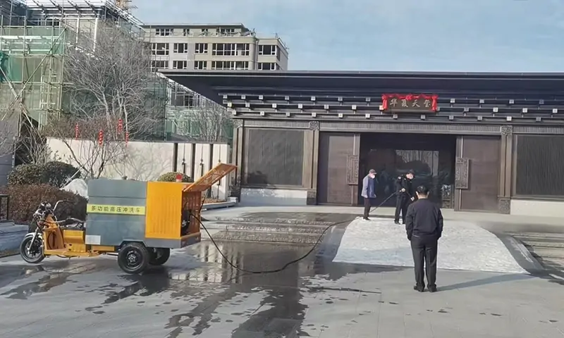 多功能高壓沖洗車助力山東某環衛,用于路面清洗養護,景區道路沖洗!