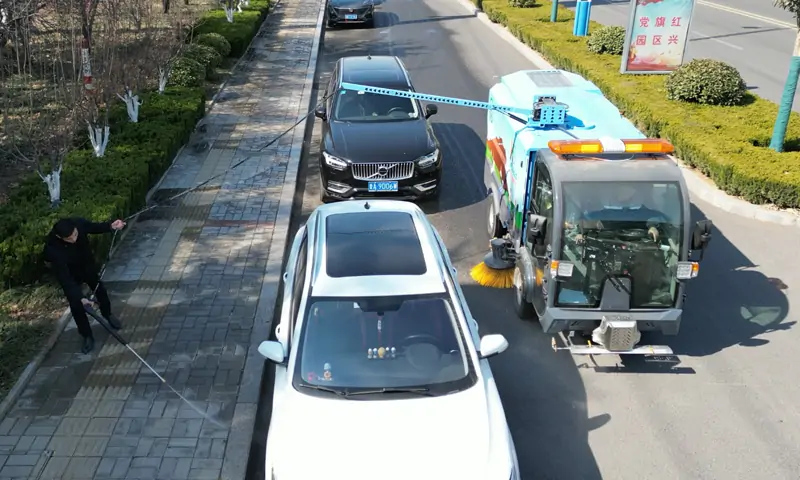純電動洗掃車展神通,狹窄路段地面清潔洗掃有奇效!