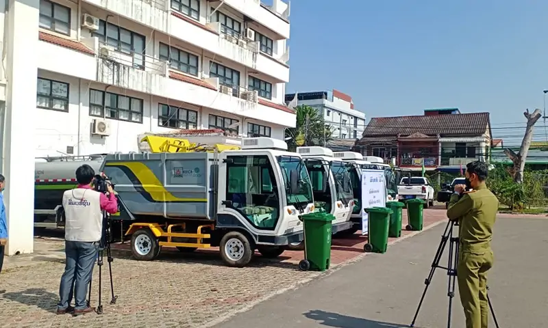 一輛車解決商業街道垃圾轉運清理難題！后裝式垃圾清運車，環衛作業垃圾轉運好幫手！