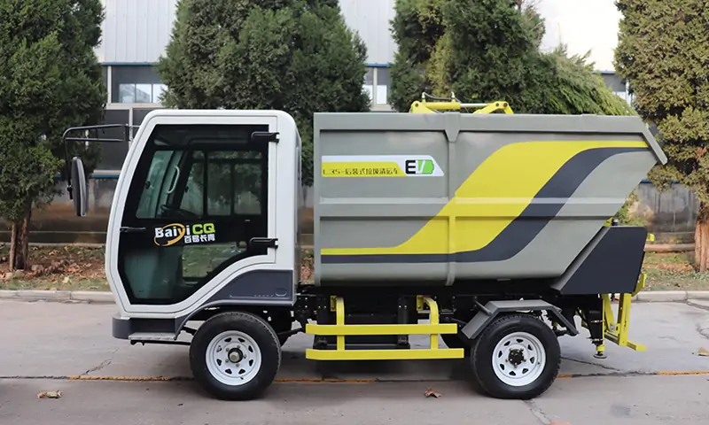 后裝式垃圾清運(yùn)車，解決商業(yè)街道，景區(qū)園林垃圾轉(zhuǎn)運(yùn)難題，一鍵控制，簡單快捷！