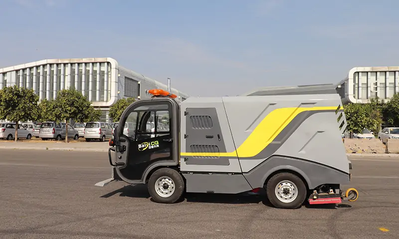 純電動深度清潔車,深度清潔,以克論凈,完成區域地面深度清潔,還原路面本色!