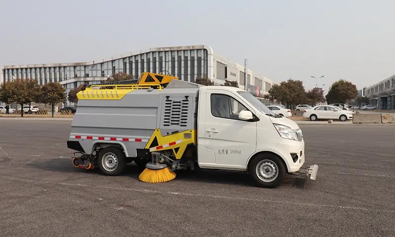 新品上市！新能源純電動(dòng)洗掃車亮相！長(zhǎng)安底盤可上牌，可旋轉(zhuǎn)機(jī)械臂帶高壓沖洗顯奇效！