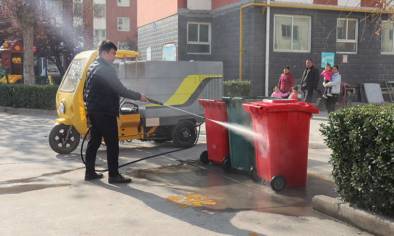 純電動高壓沖洗車,人行道輔道路沿石一沖即凈!手持噴槍用處更廣!