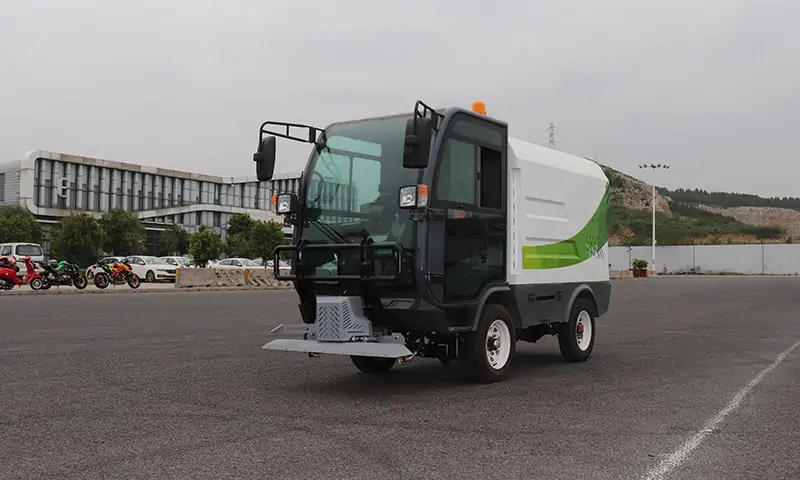 革命性的四輪單人駕駛室高壓沖洗車:現代化的清潔解決方案