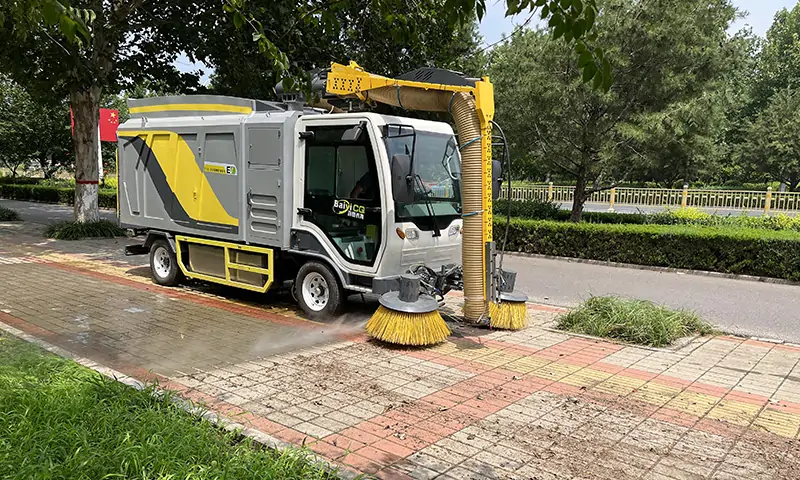 樹(shù)葉收集車——引領(lǐng)綠色清潔革命的力量,落葉收集專用車輛。
