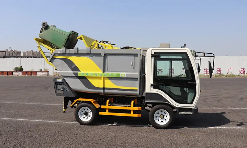 后裝式垃圾車：小區(qū)與廠區(qū)的理想選擇！垃圾轉運好幫手！