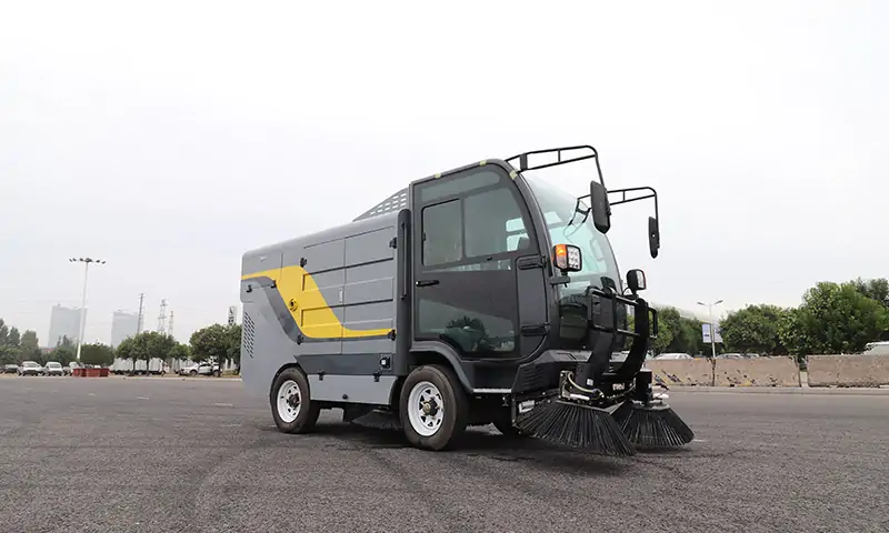 創新環保,小型純電動清掃車助力城市清潔
