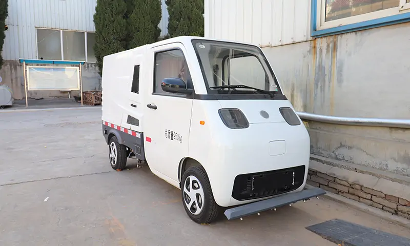 純電動(dòng)道路養(yǎng)護(hù)車：清新環(huán)保，高效保潔的未來之選