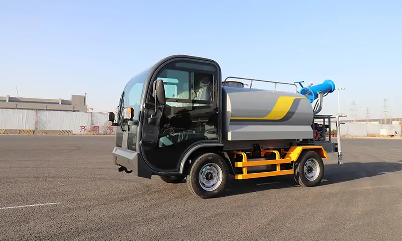 多功能灑水車：道路灑水養護的得力助手