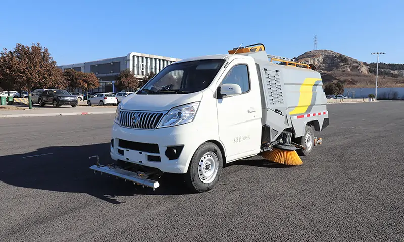 現(xiàn)代城市環(huán)衛(wèi)利器——純電動(dòng)洗掃車