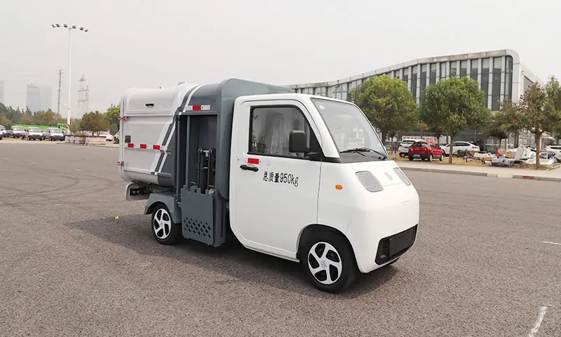 新能源四輪側(cè)裝垃圾清運(yùn)車：垃圾轉(zhuǎn)運(yùn)創(chuàng)新專業(yè)設(shè)備，有公告，可上牌