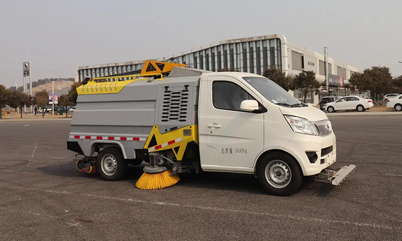 BY-S2700純電動洗掃車助力城市衛生建設