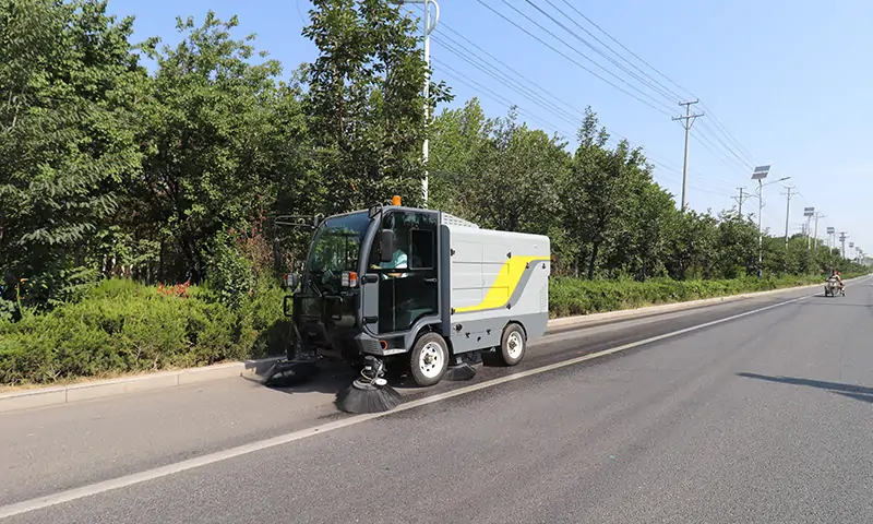 純電動掃地車:高效環保,助力清潔新升級