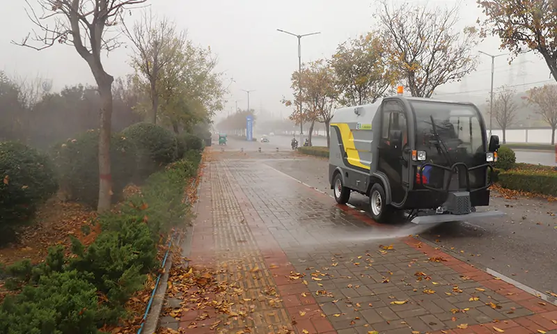 純電動四輪高壓清洗車:高效環保的環衛利器