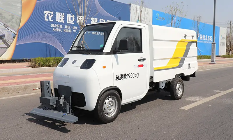 綠色環(huán)保、高效便捷——新能源樹葉收集車助力城市秋季環(huán)衛(wèi)