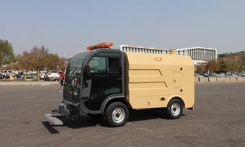 純電動四輪高壓清洗車:綠色環衛新力量