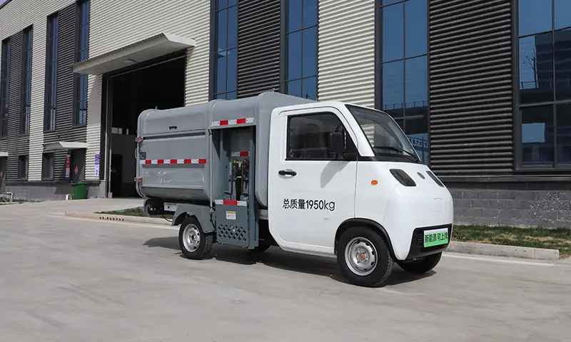 小巧靈活、綠色高效——新能源側(cè)裝式垃圾車引領(lǐng)城市清潔新趨勢(shì)