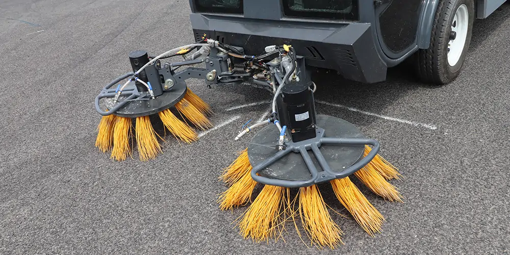 樹葉收集車，新能源樹葉收集車，多功能樹葉收集車，四輪樹葉收集車