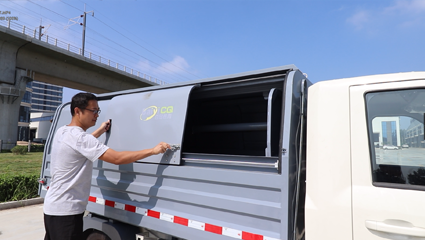 純電動自卸式垃圾車BY-LF3000操作環境