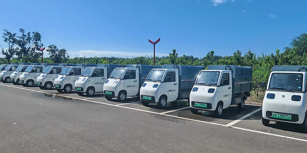 新能源側裝垃圾車，側裝式垃圾車，垃圾車，小型垃圾車