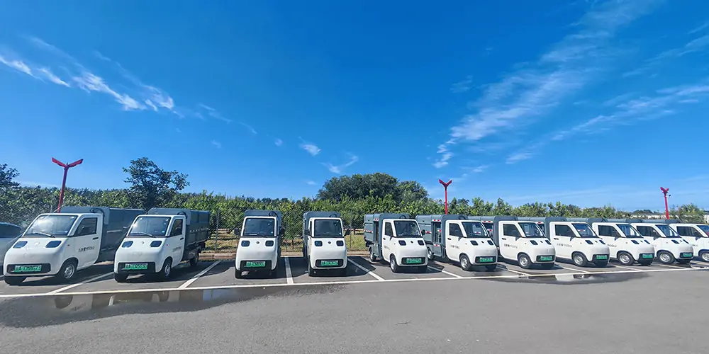 新能源側裝垃圾車，側裝式垃圾車，垃圾車，小型垃圾車