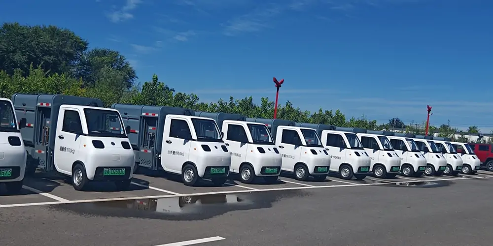 新能源側裝垃圾車，側裝式垃圾車，垃圾車，小型垃圾車