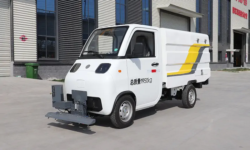 新能源路面養(yǎng)護(hù)車：高效、環(huán)保的城市清潔好幫手
